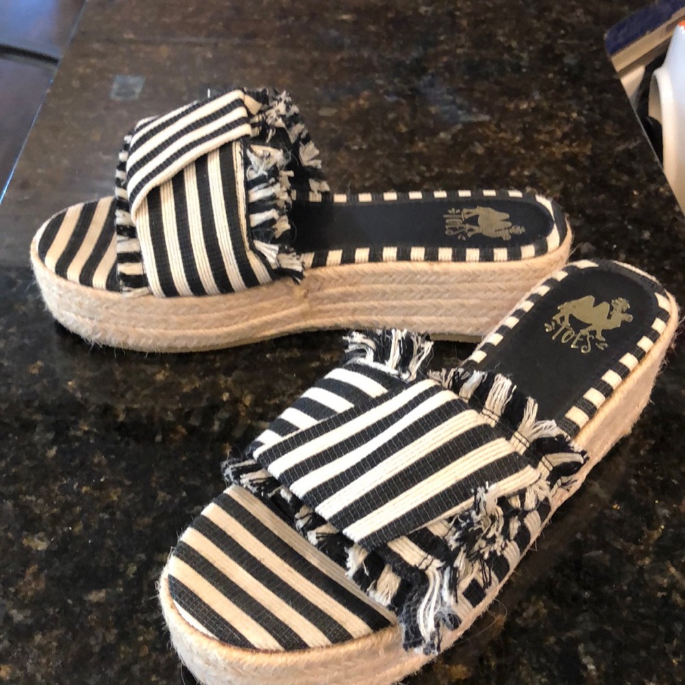 Ladies slip on sandals